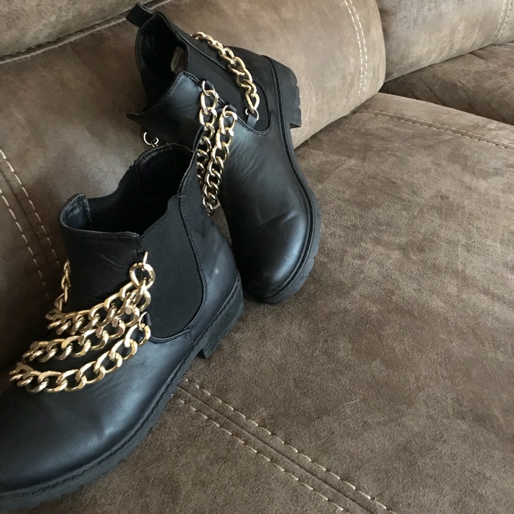 Nice chained booties